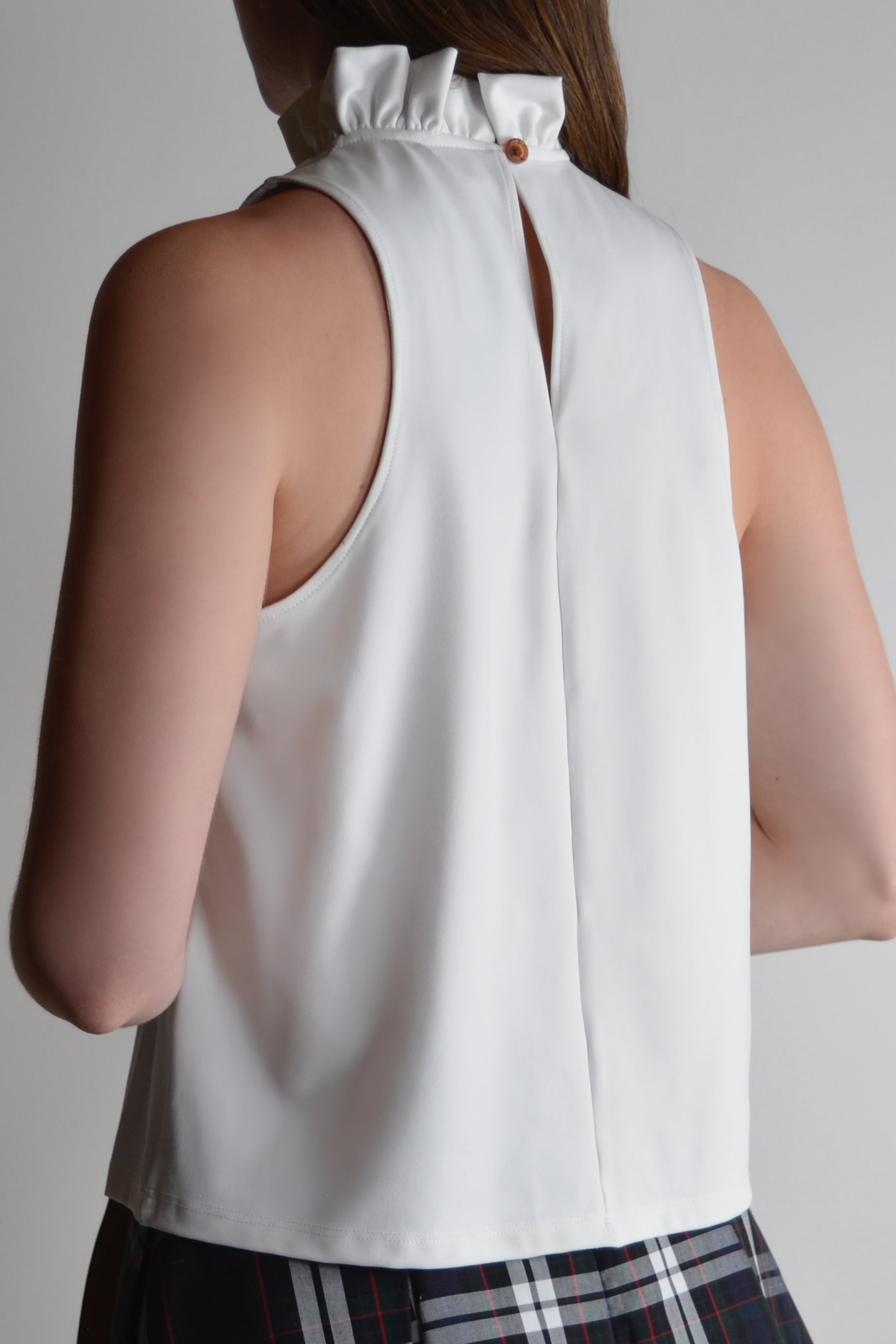 the garde ruffle neck tank white