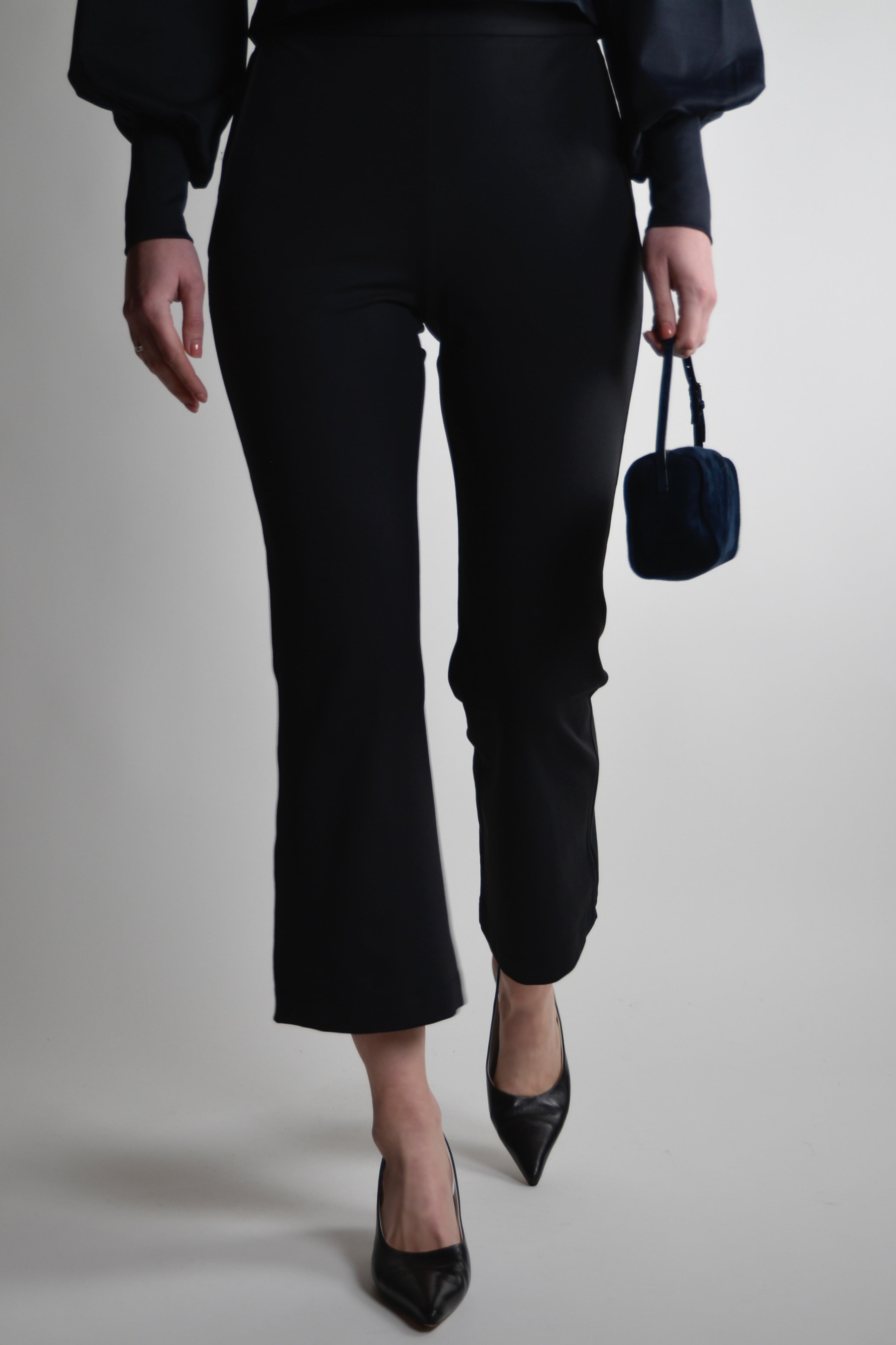 the garde women's kick flare golf pant