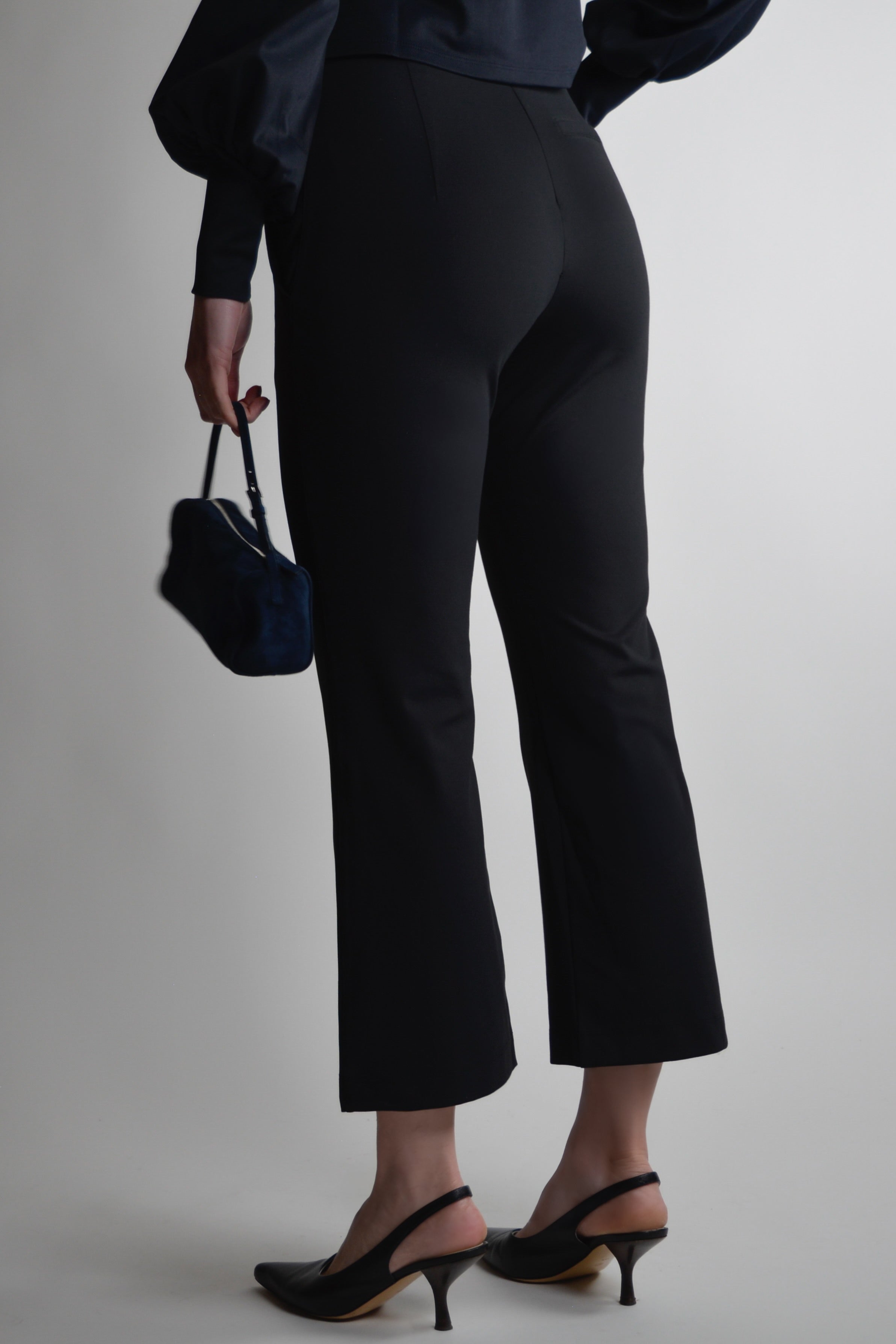 the garde women's kick flare golf pant