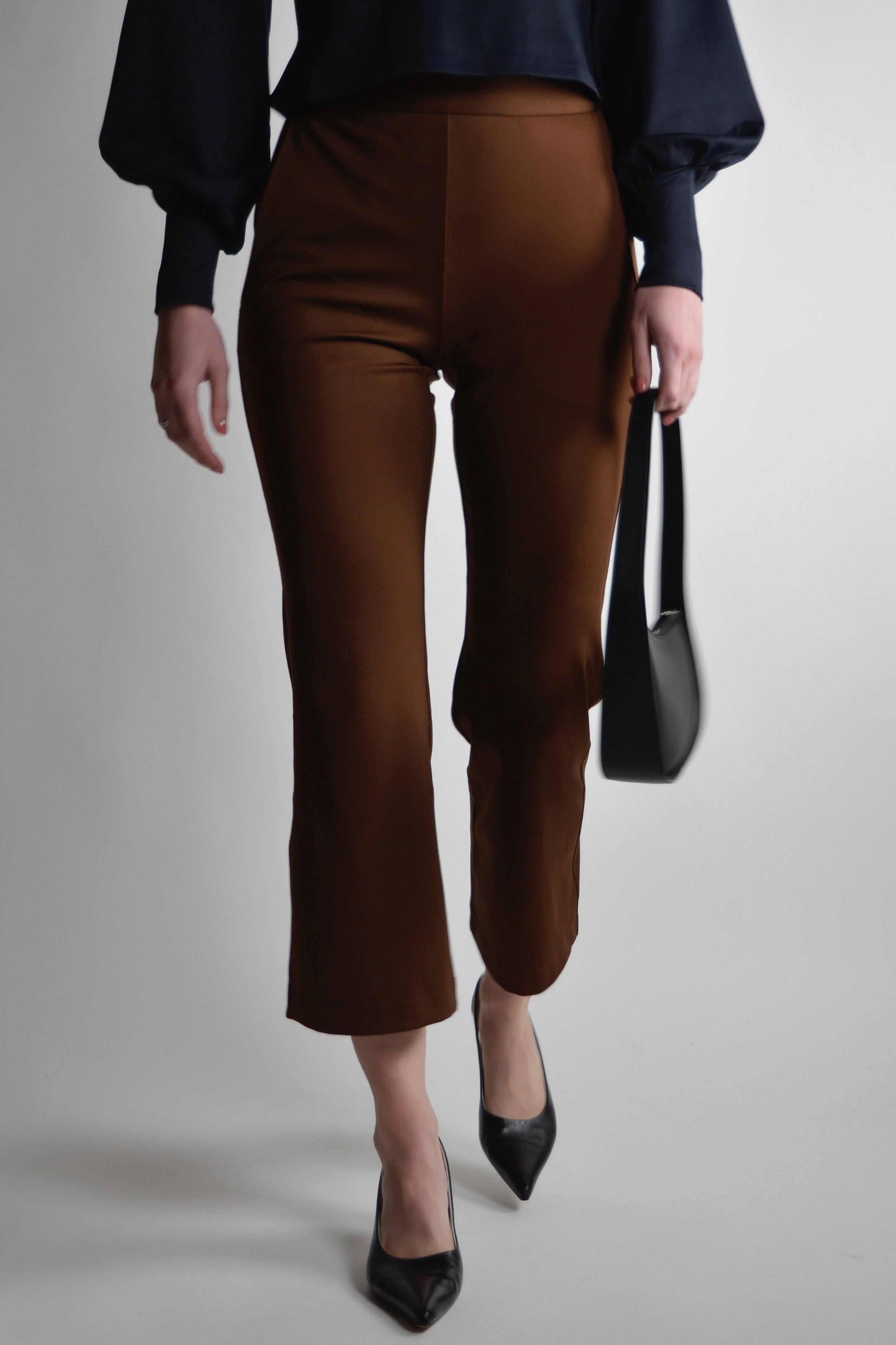 the garde women's kick flare golf pant