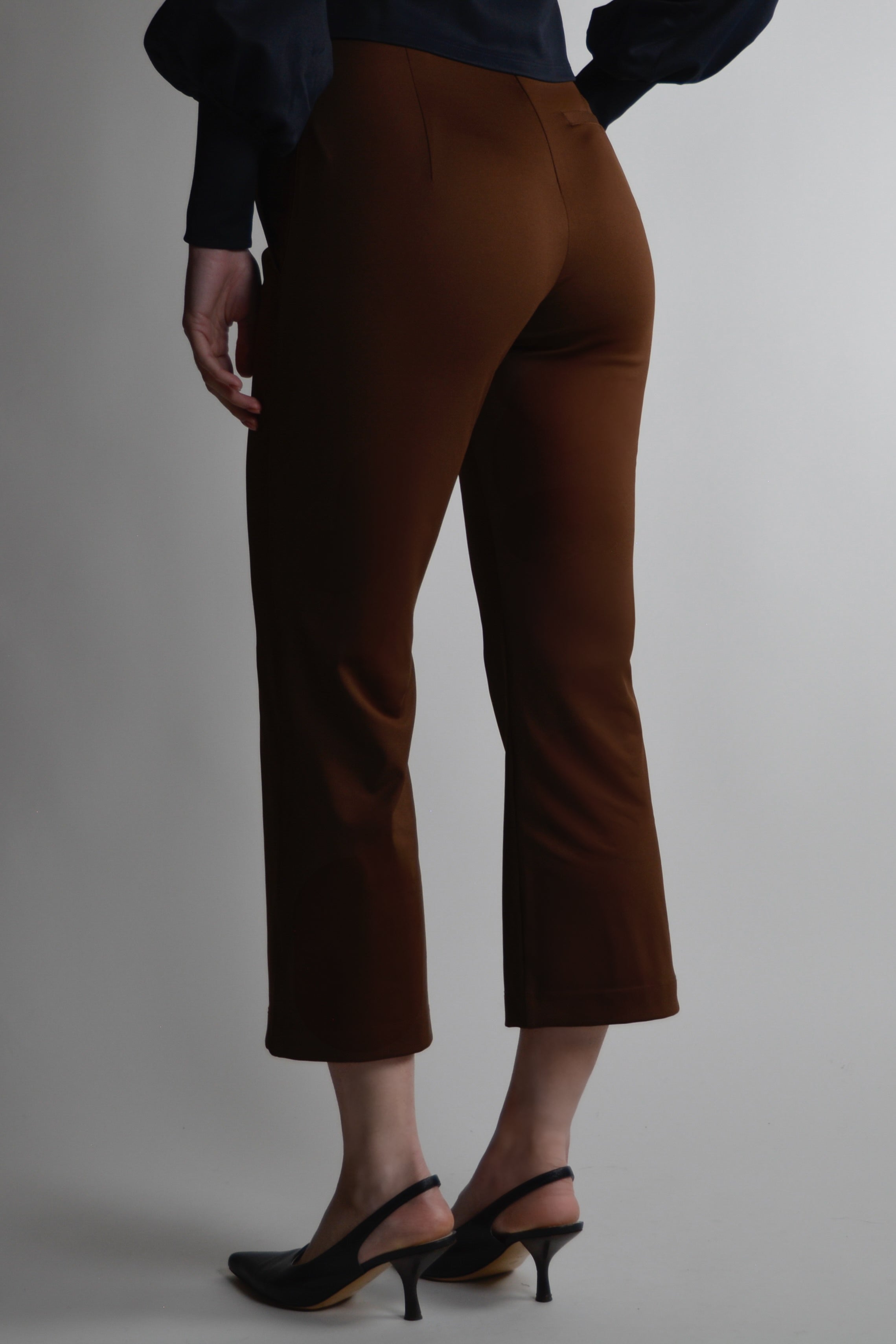 the garde women's kick flare golf pant
