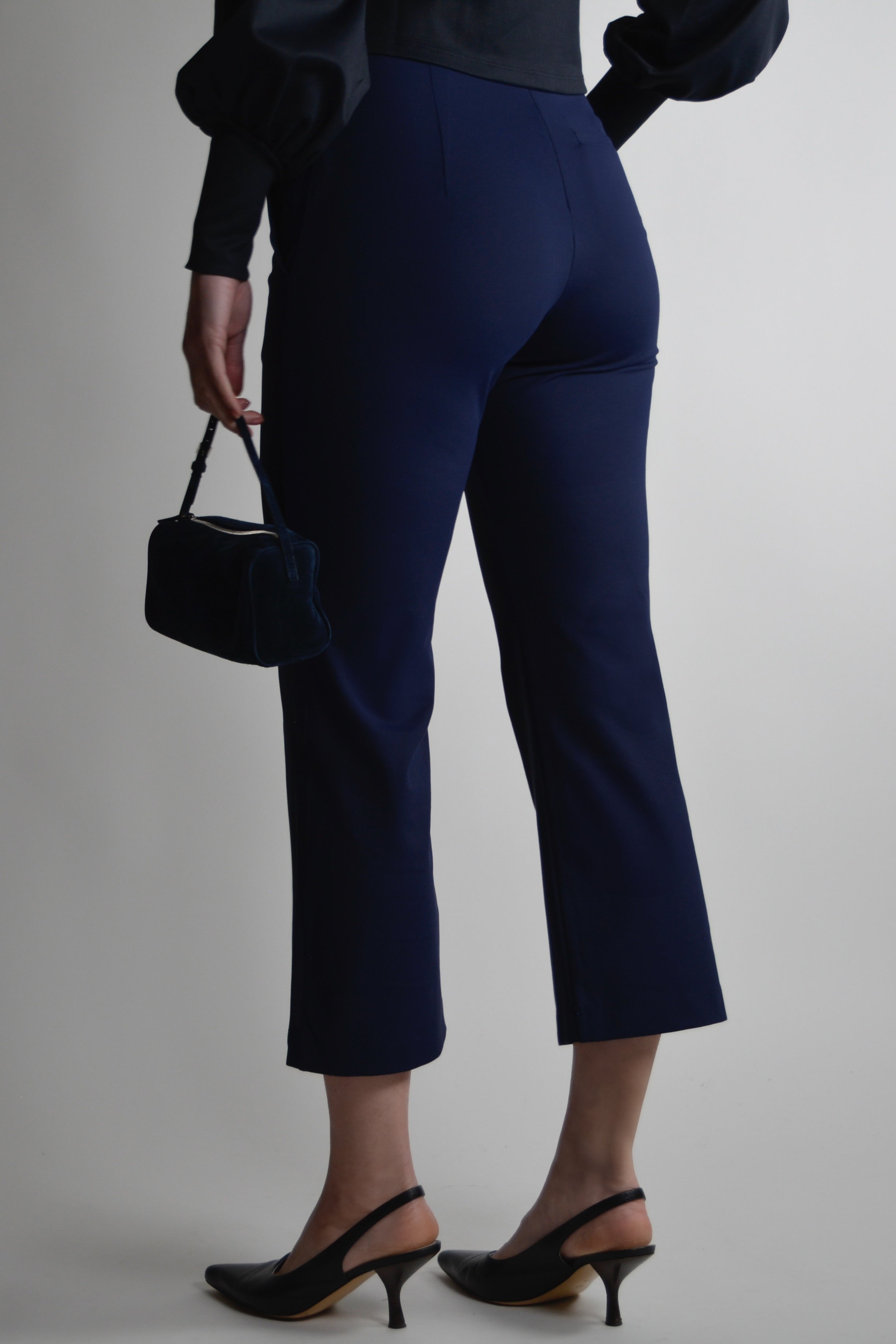 the garde women's kick flare golf pant