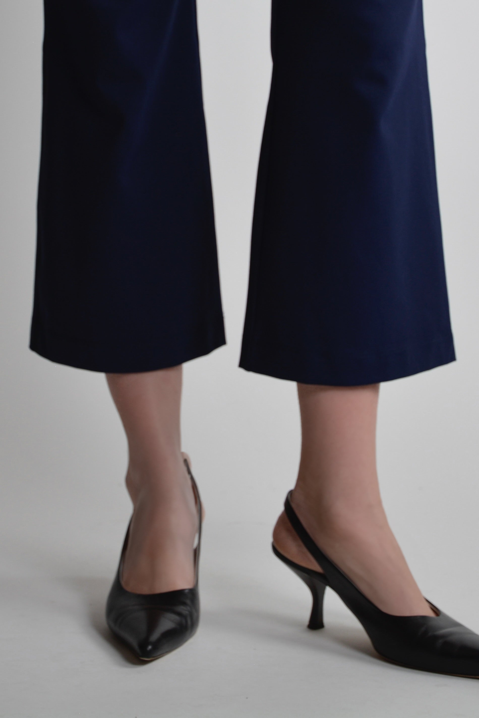 the garde women's kick flare golf pant