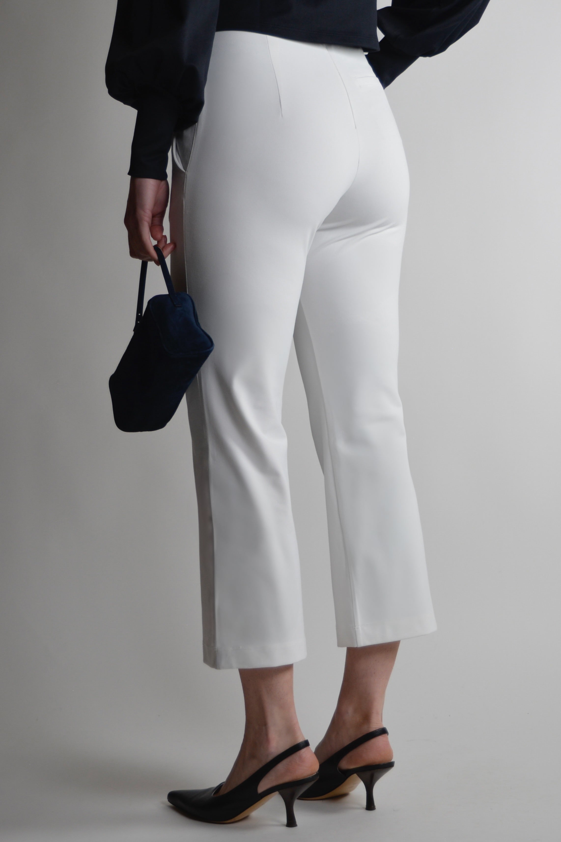 the garde women's kick flare golf pant