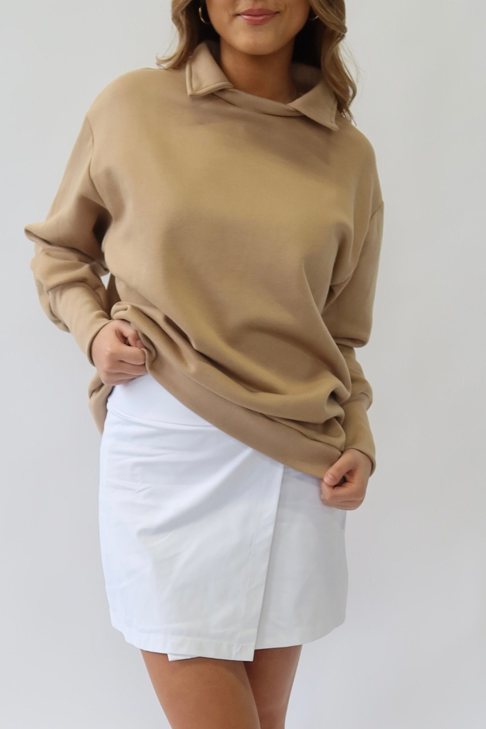 the garde women's chestnut collared crewneck for golf and tennis