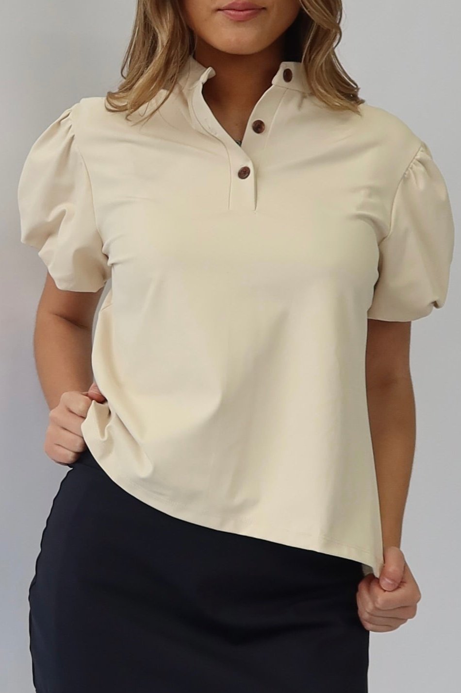 the garde women's golf puff sleeve polo in cream